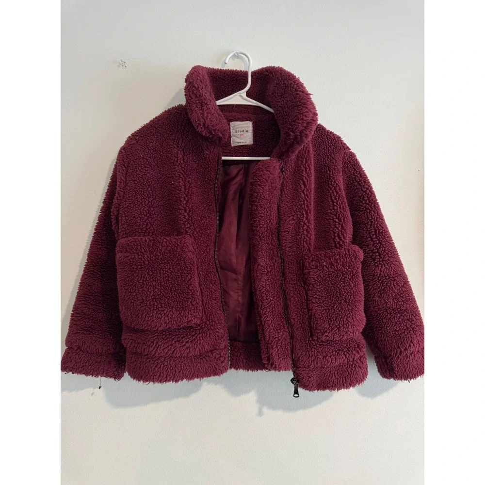 Elodie this cozy